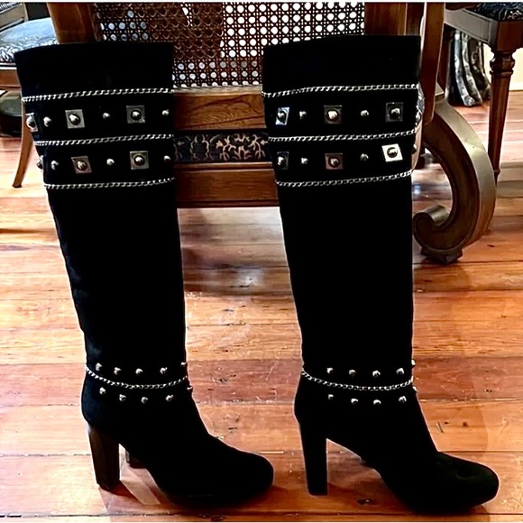Stuart Weitzman. 9 1/2. Tall Suede Black boots with great chrome embellishments! - Picture 10 of 13